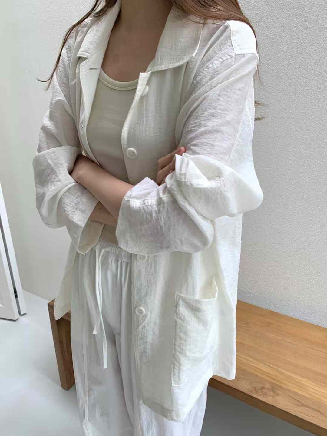 A03.俐落長版襯衫外套