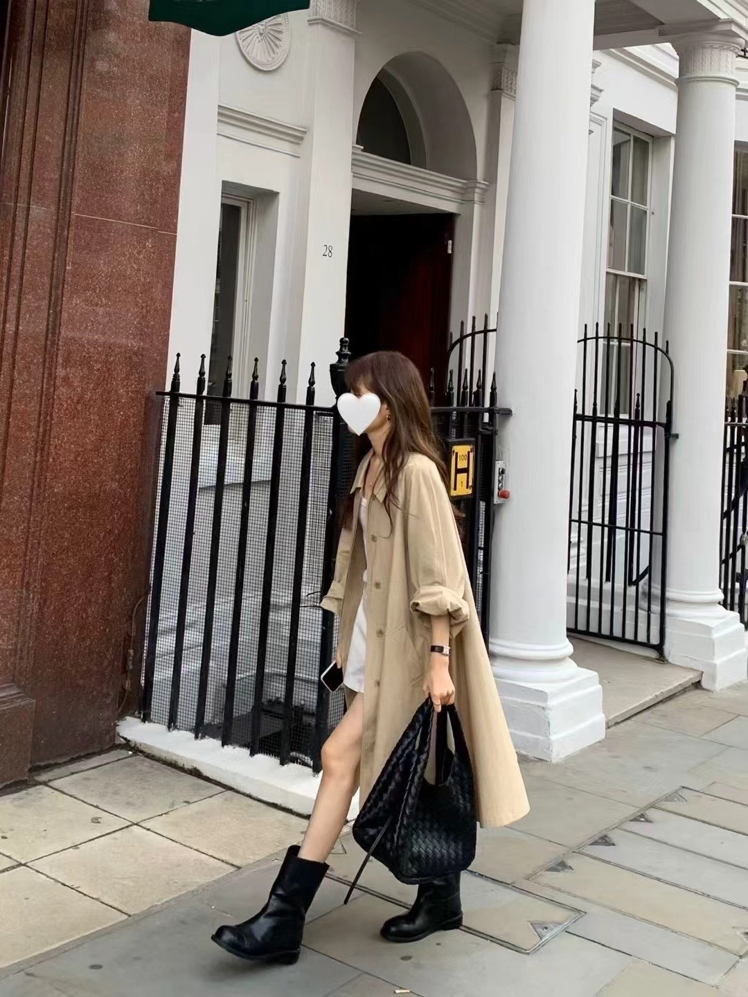 B99.顏值家柔美傘襬長風衣外套