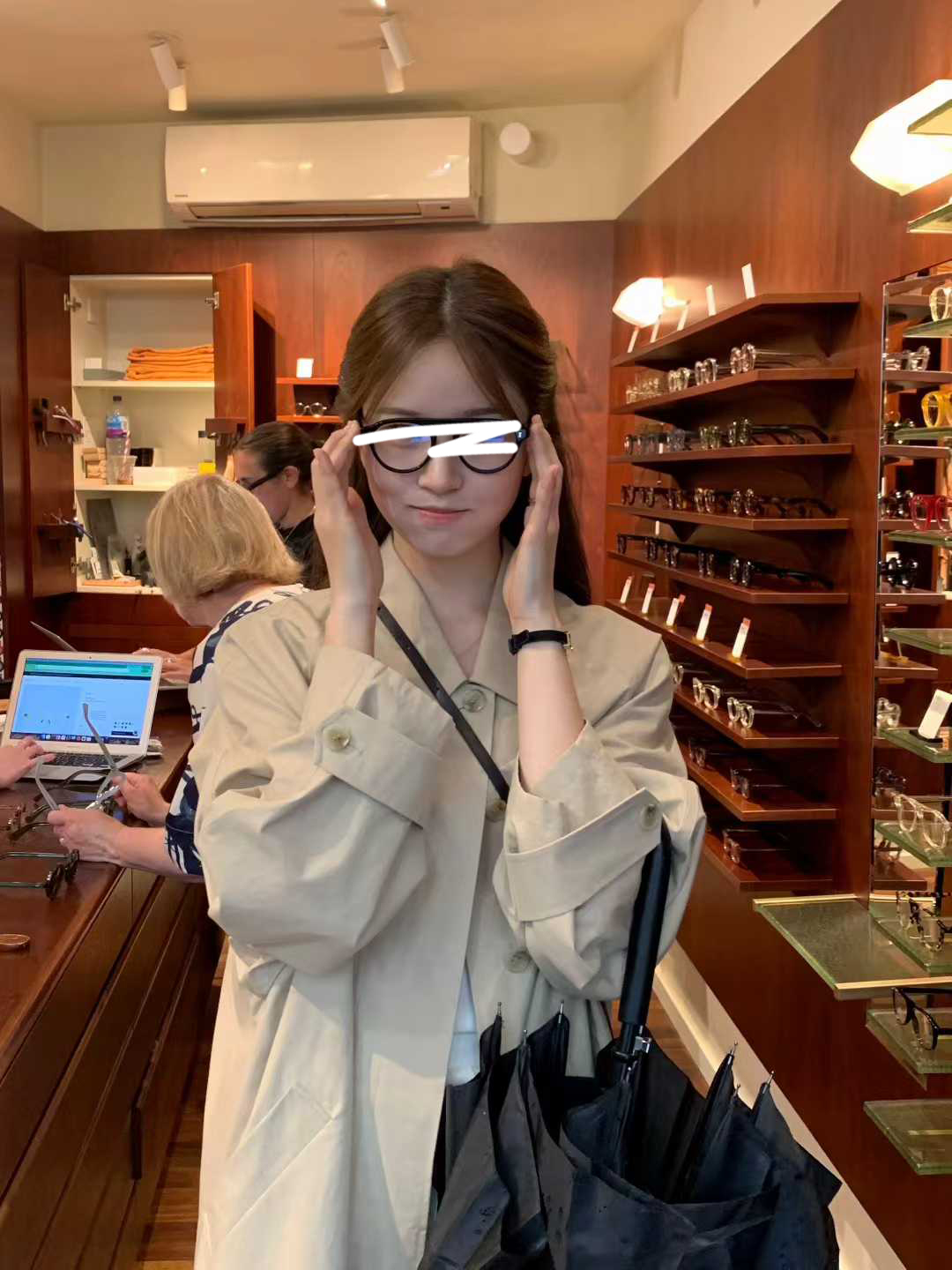 B99.顏值家柔美傘襬長風衣外套