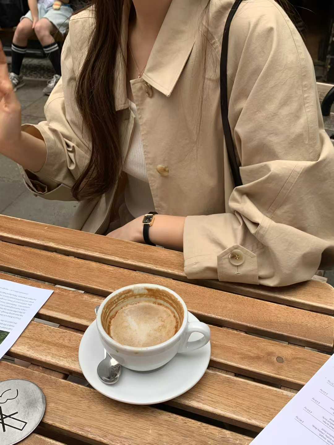 B99.顏值家柔美傘襬長風衣外套