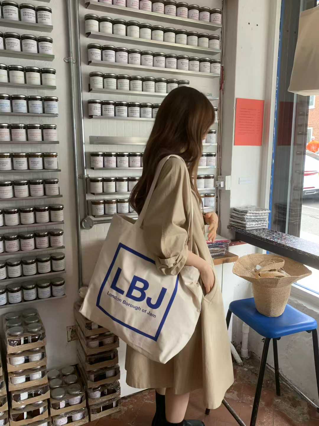 B99.顏值家柔美傘襬長風衣外套