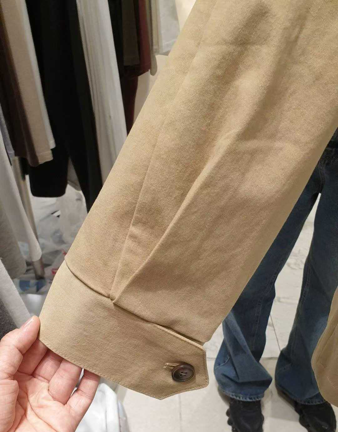 小臉歐膩俐落翻領風衣外套