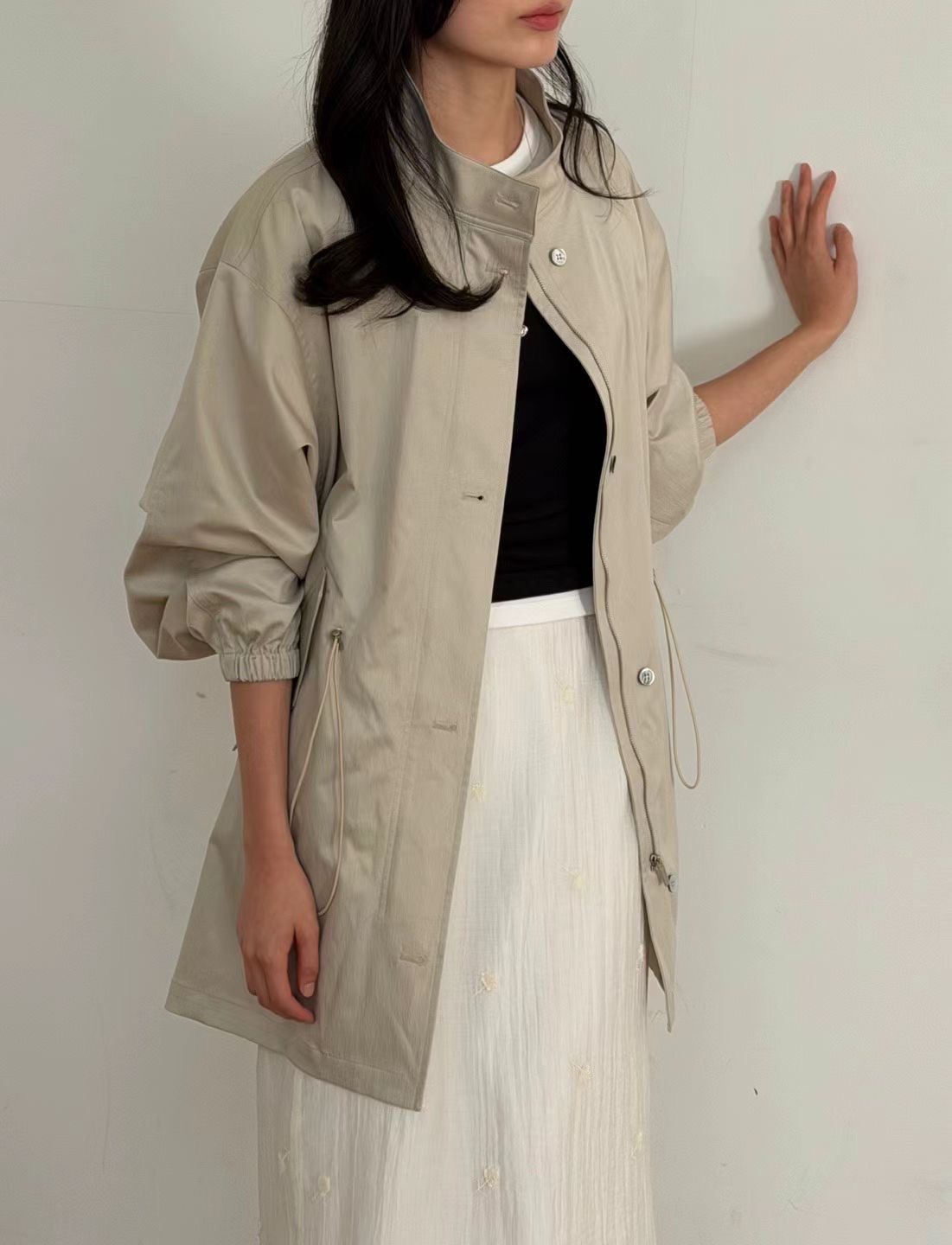 B33.瘦瘦歐膩抽繩立領膝上防風外套