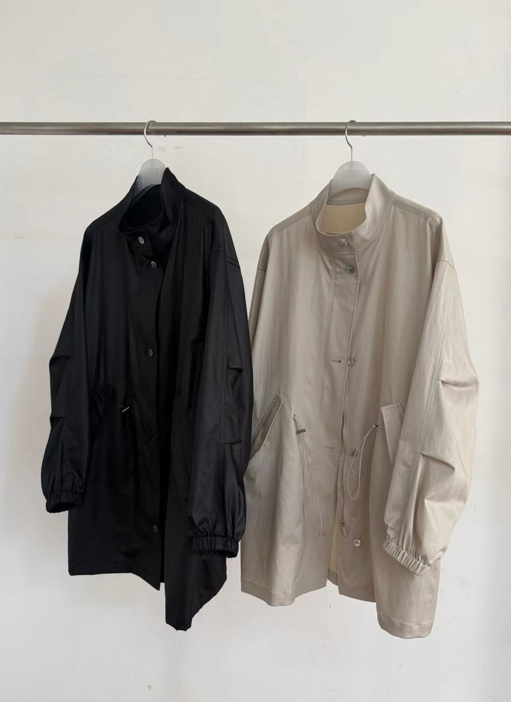 B33.瘦瘦歐膩抽繩立領膝上防風外套