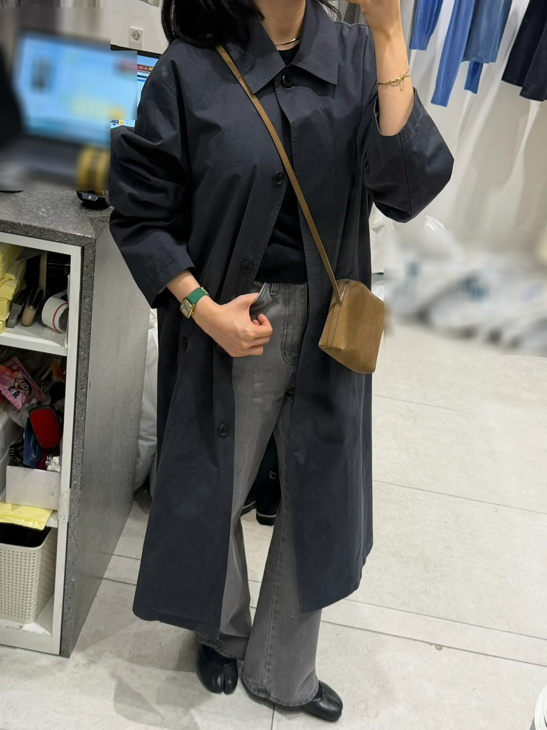 B52.質感家優雅後打褶風衣長外套