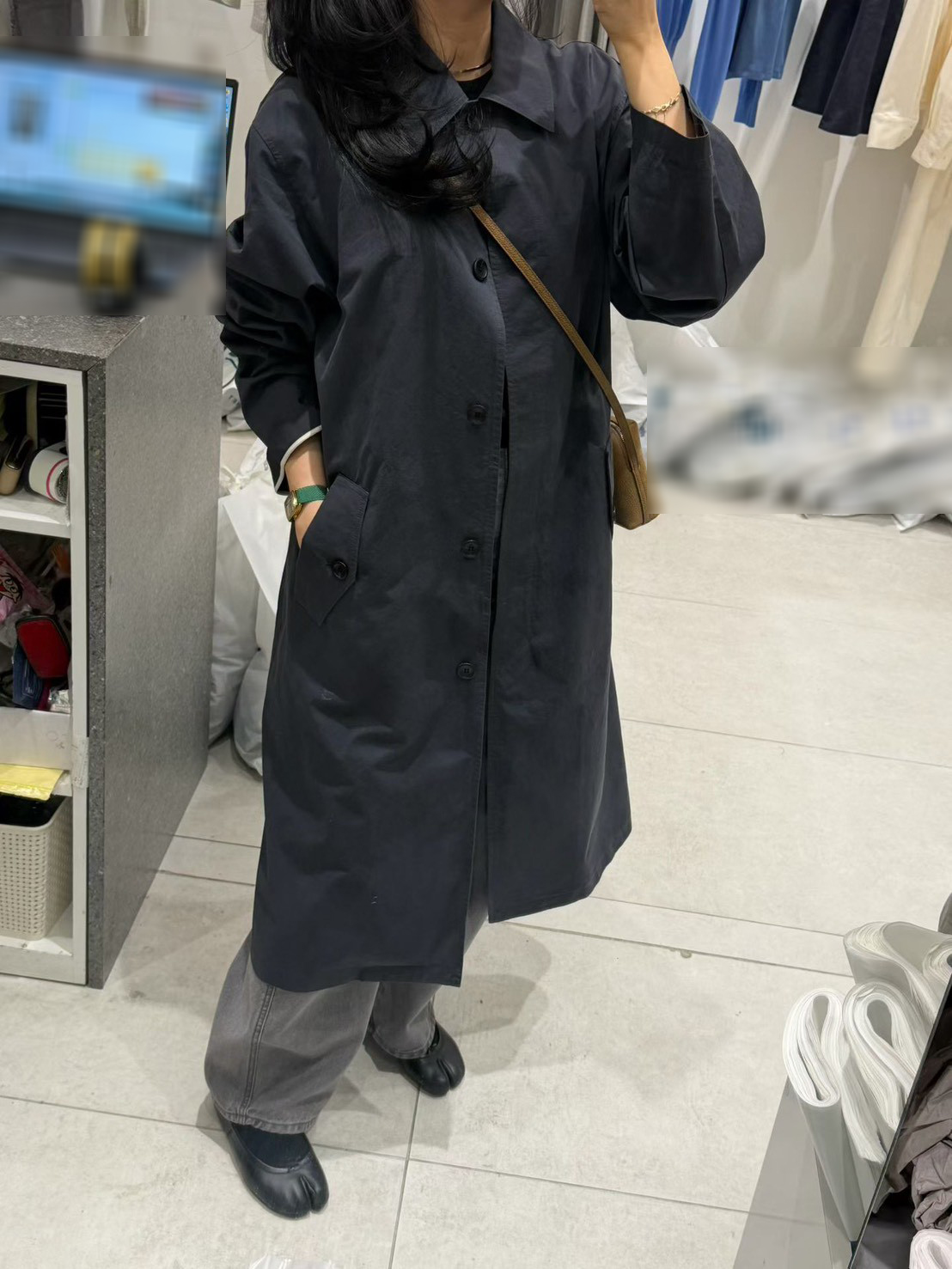 B52.質感家優雅後打褶風衣長外套