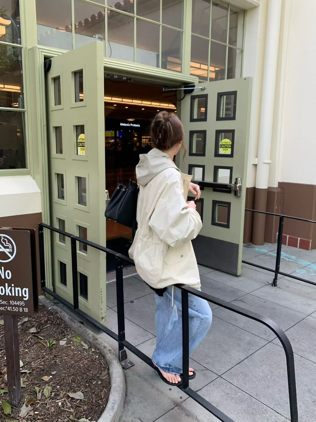 B69.人氣可分開多穿式風衣外套