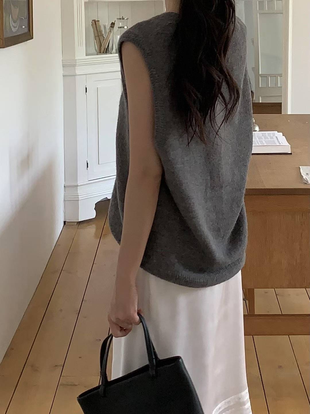 小V家氣質女孩V領針織背心