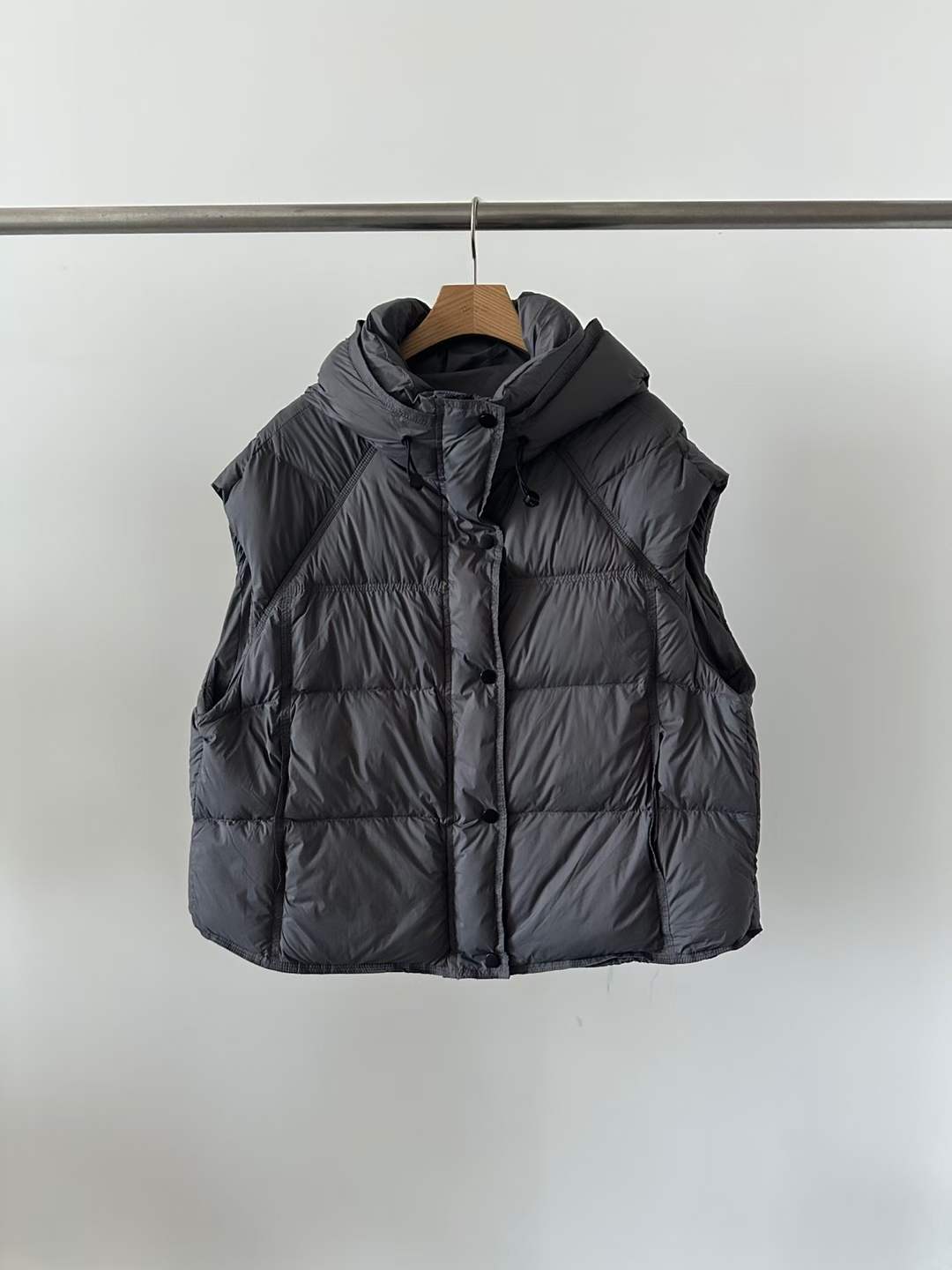 C36.日常顯瘦包肩連帽鴨絨背心