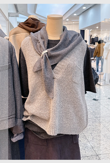 C29.單邊小口袋坑條V領80%WOOL背心