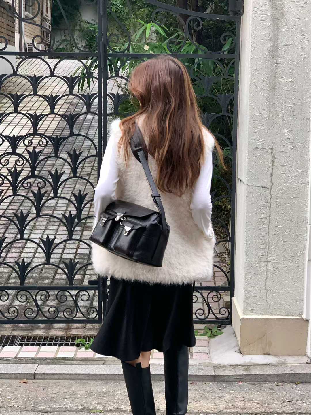 B60.大V家毛毛可愛背心罩衫