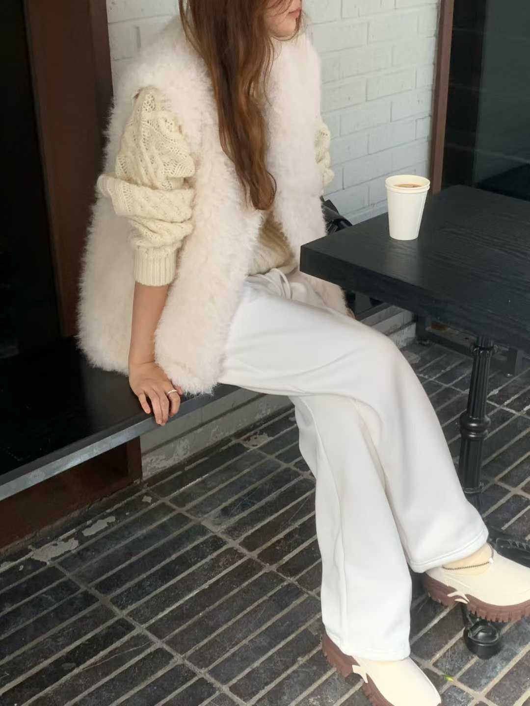 B60.大V家毛毛可愛背心罩衫