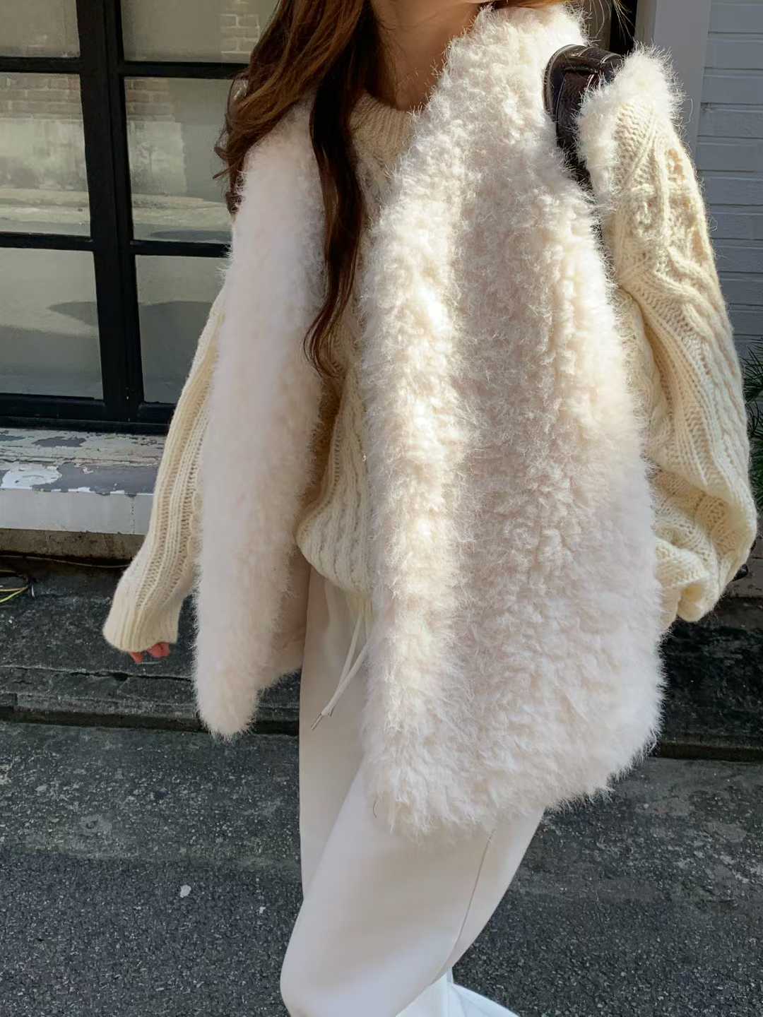 B60.大V家毛毛可愛背心罩衫