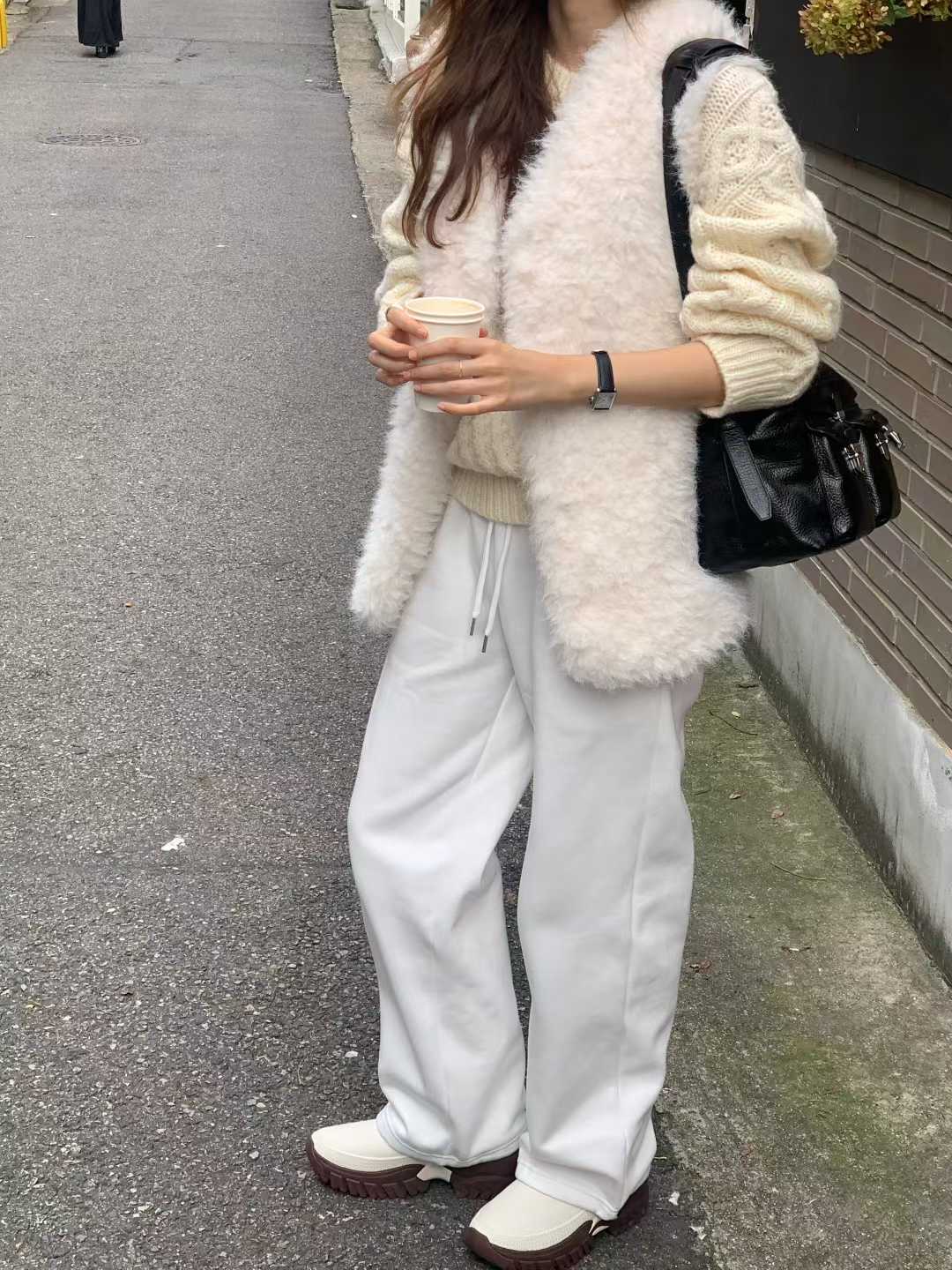 B60.大V家毛毛可愛背心罩衫