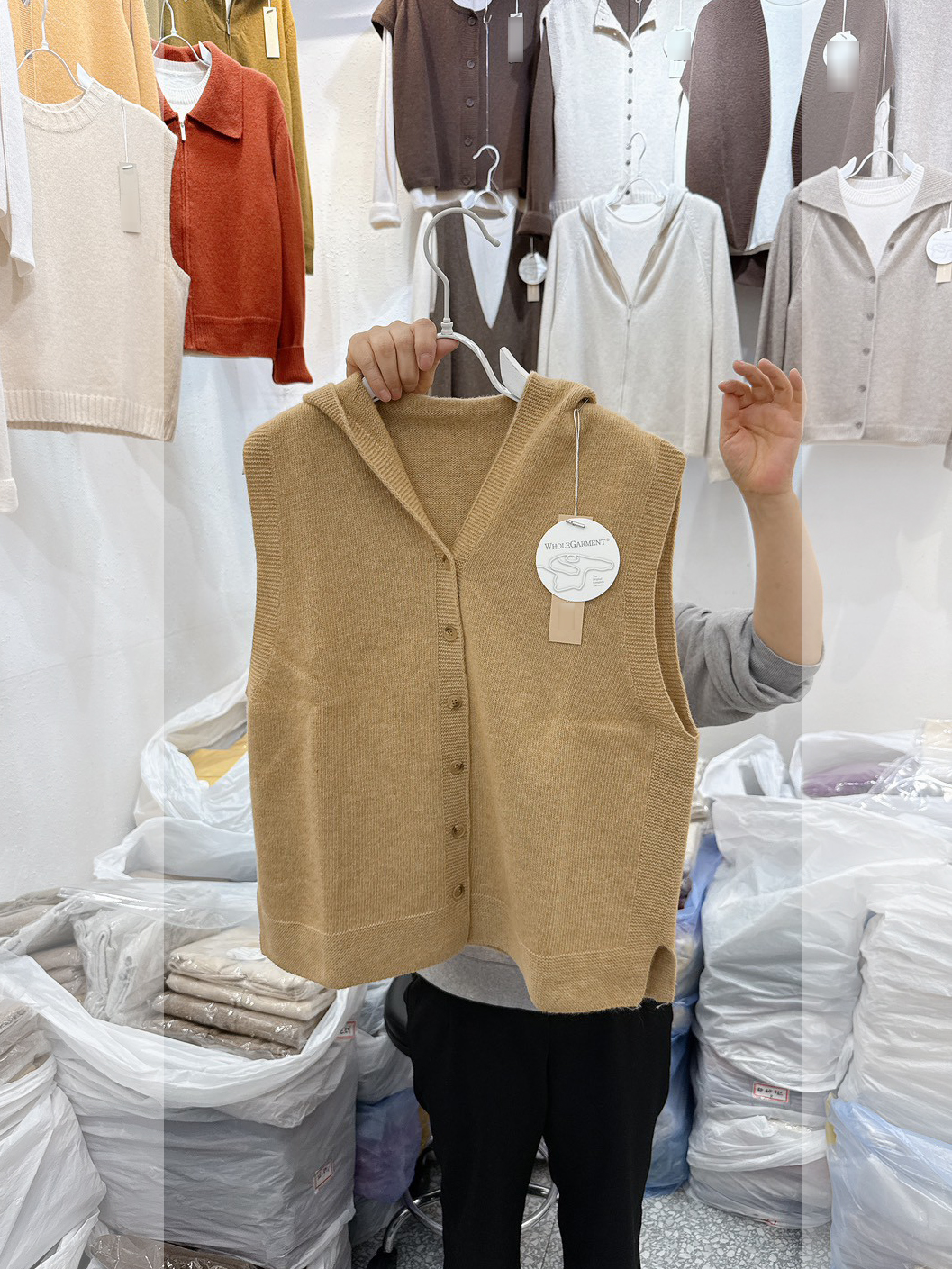 A10.木木家5%CASHMERE連帽排釦背心