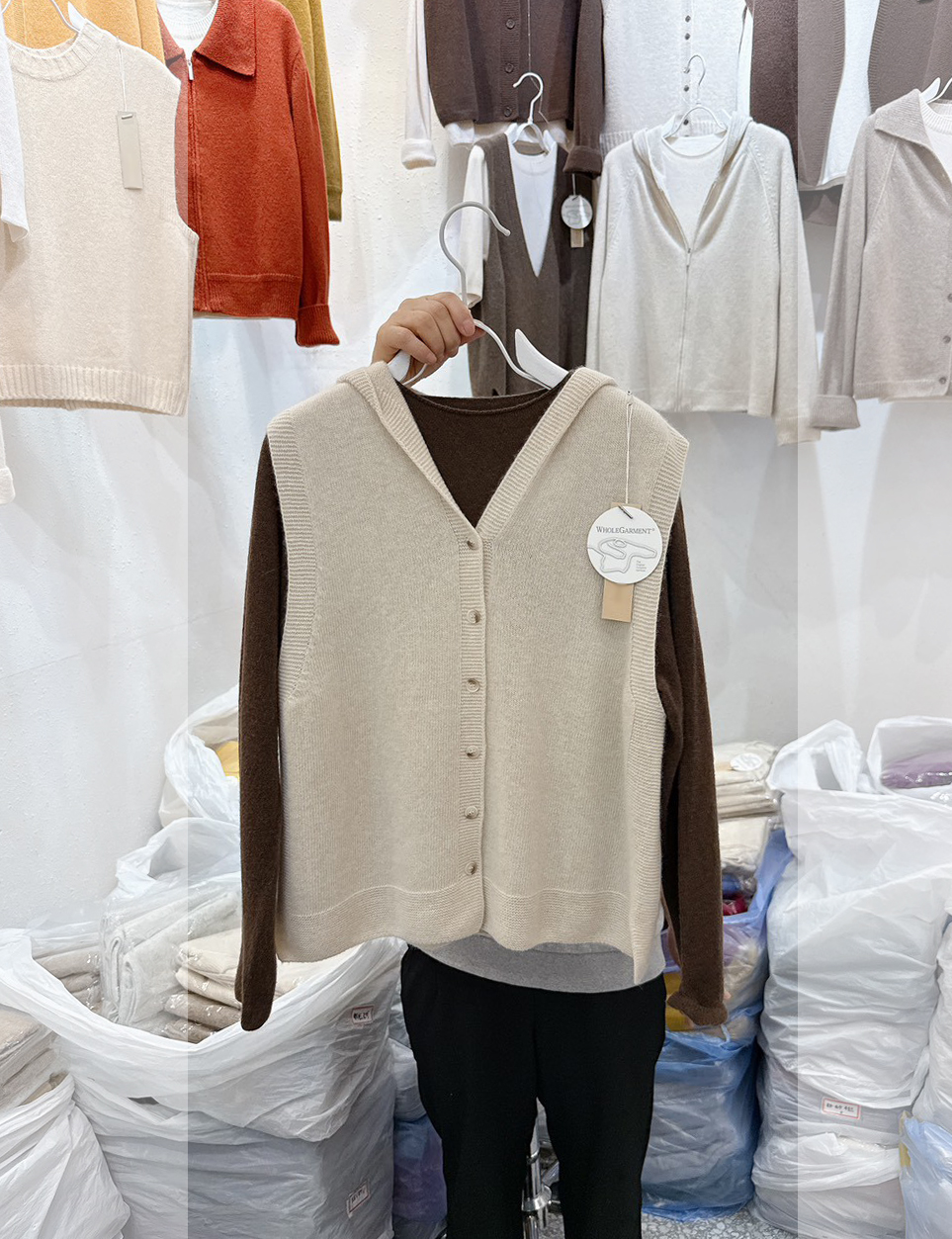 A10.木木家5%CASHMERE連帽排釦背心