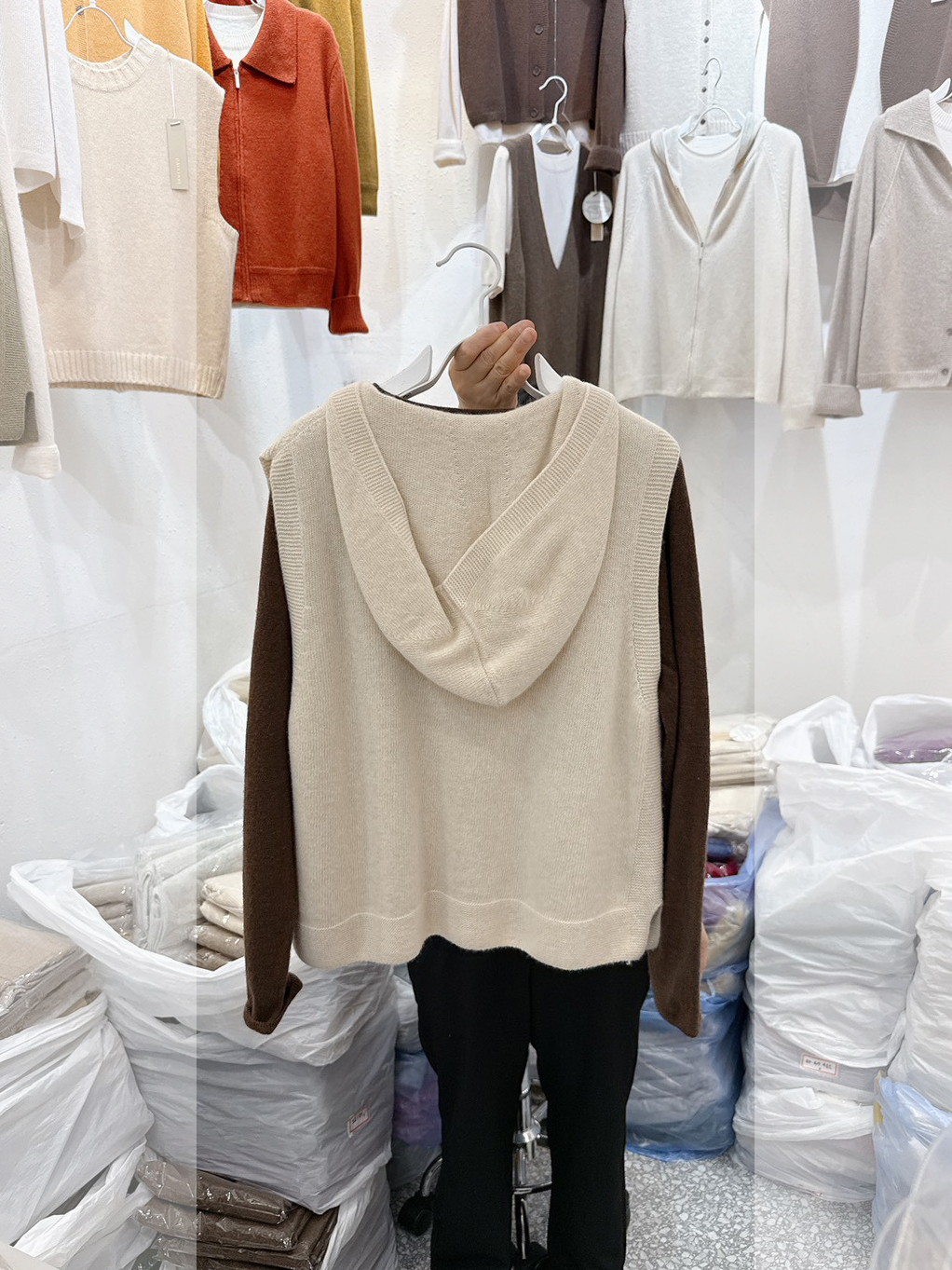 A10.木木家5%CASHMERE連帽排釦背心