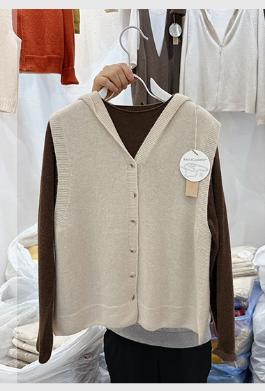 A10.木木家5%CASHMERE連帽排釦背心