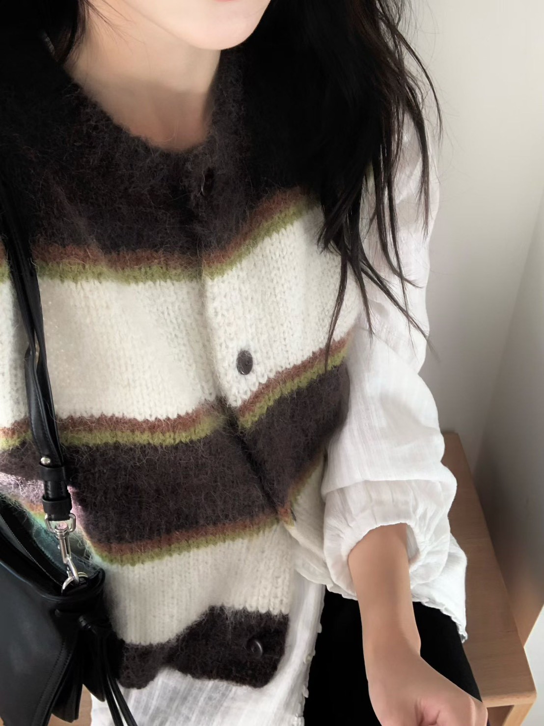 A04.小V家彩色條紋羊毛背心