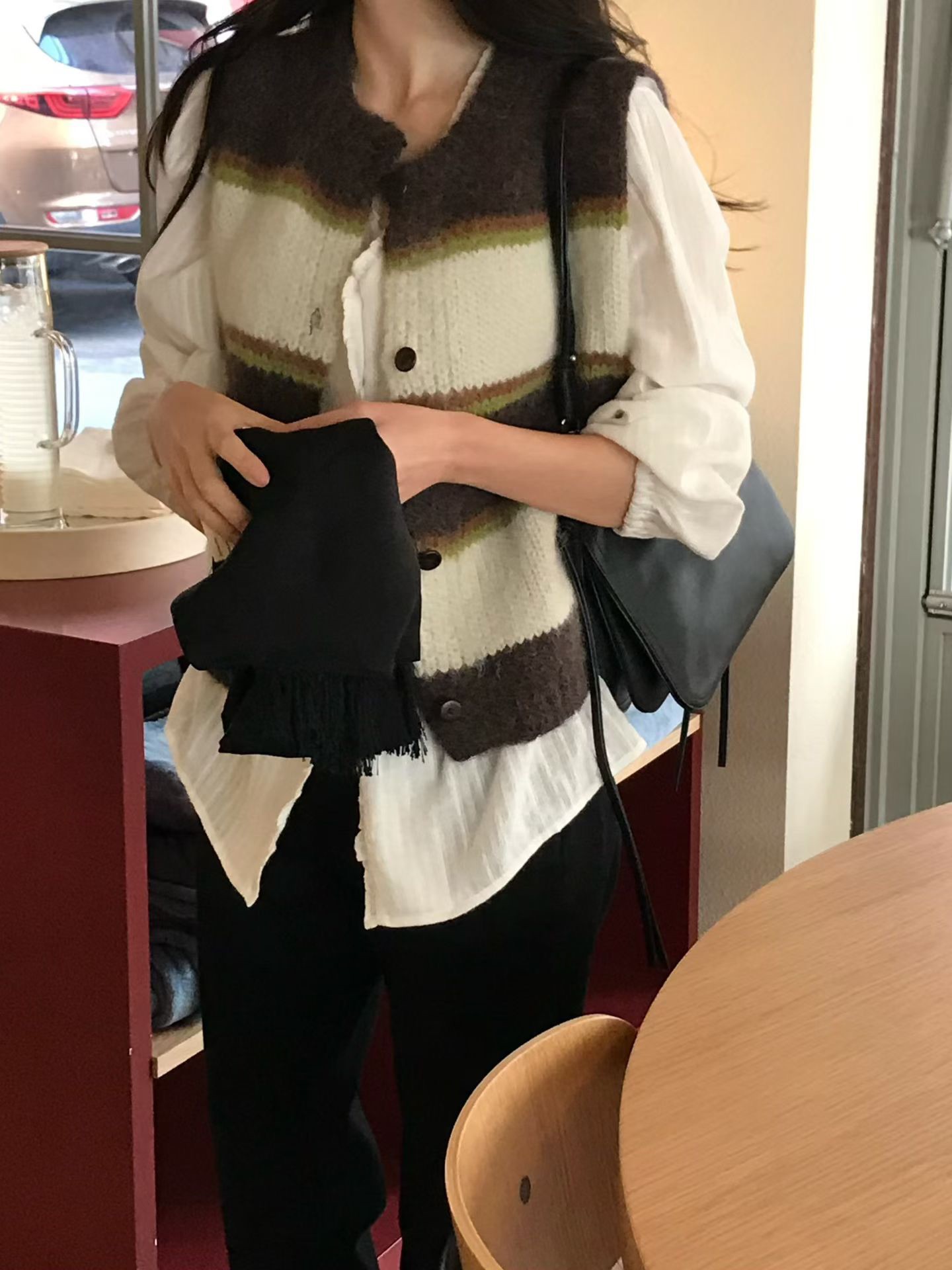 A04.小V家彩色條紋羊毛背心