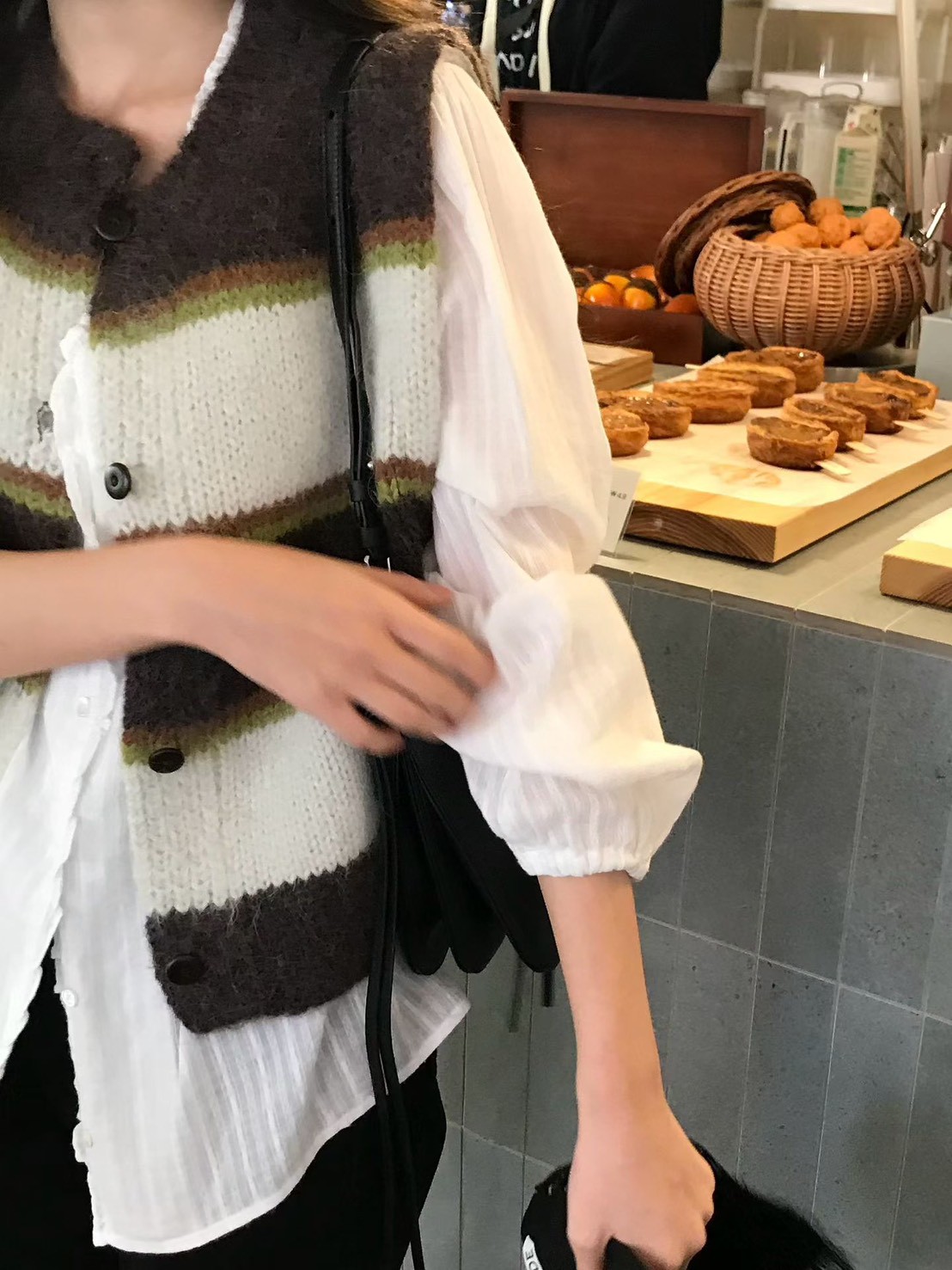 A04.小V家彩色條紋羊毛背心