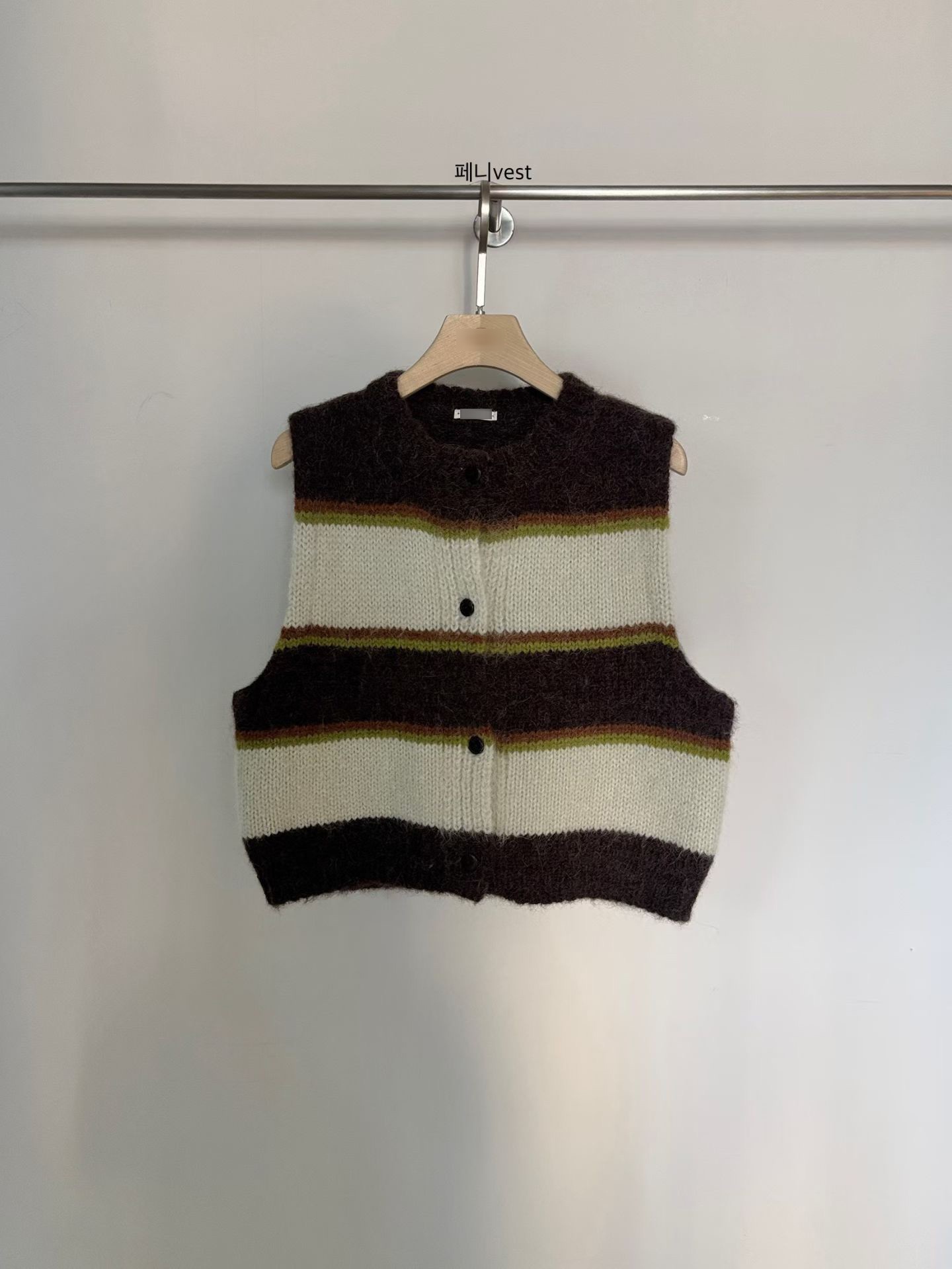 A04.小V家彩色條紋羊毛背心