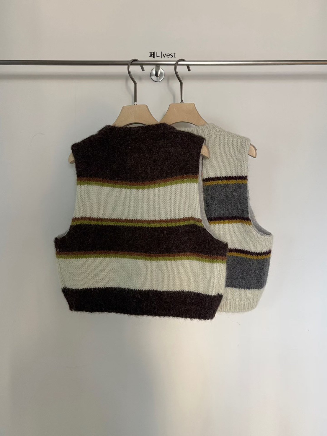 A04.小V家彩色條紋羊毛背心