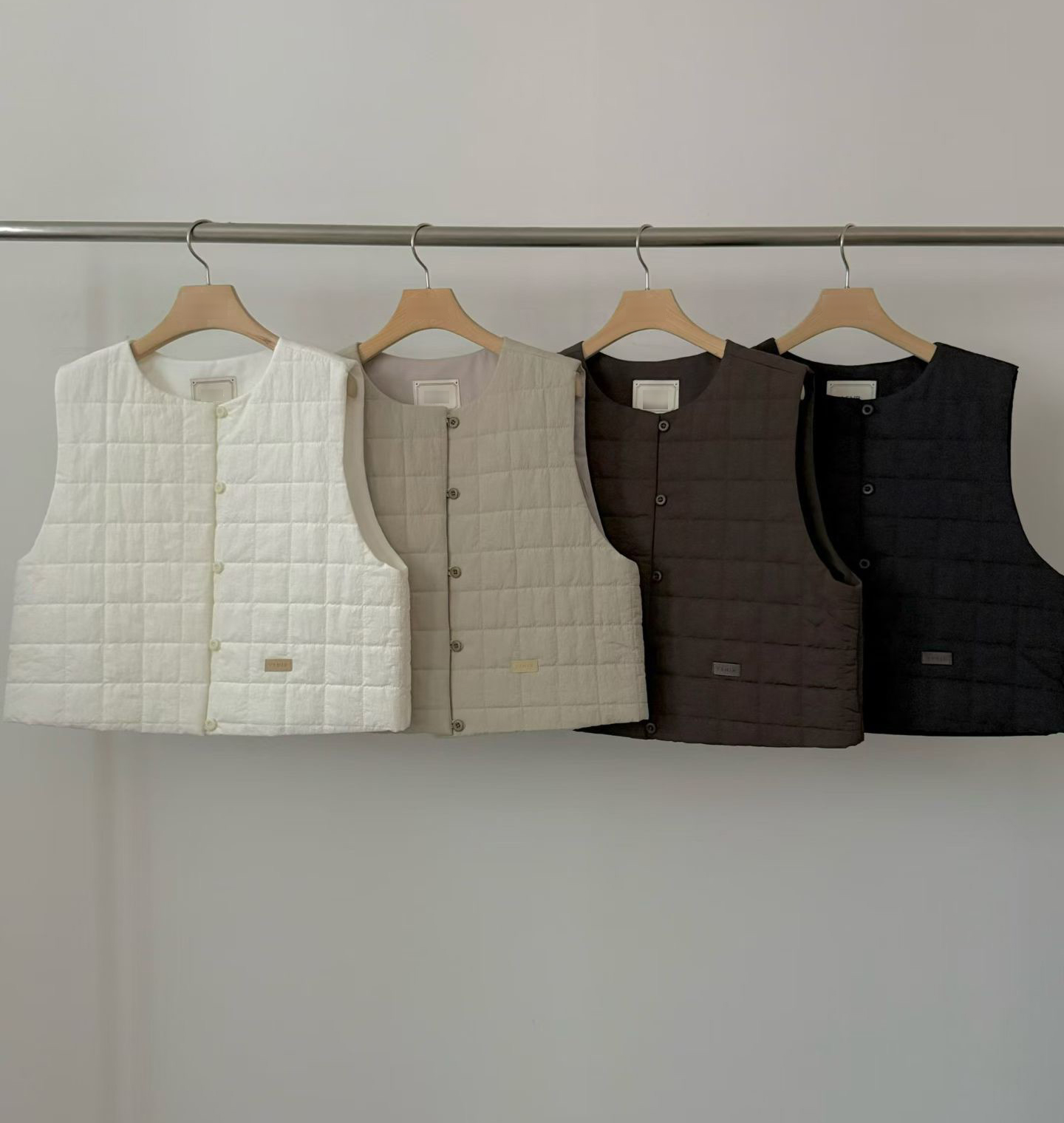 A72.輕巧女孩格子鬆餅背心