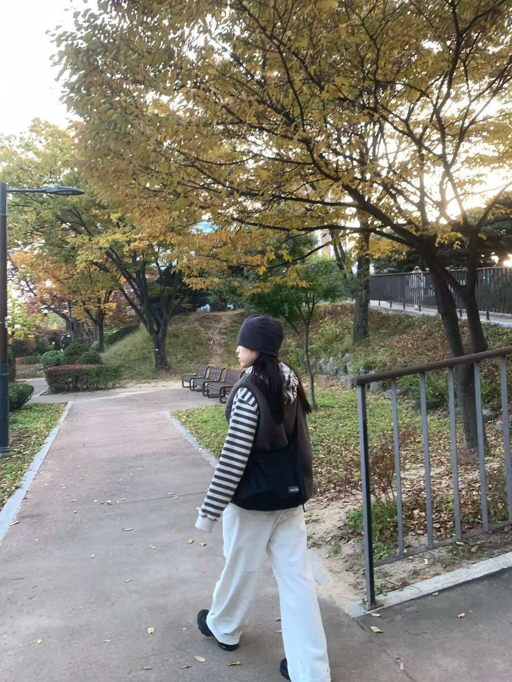 B18.小包肩立領毛毛背心外套