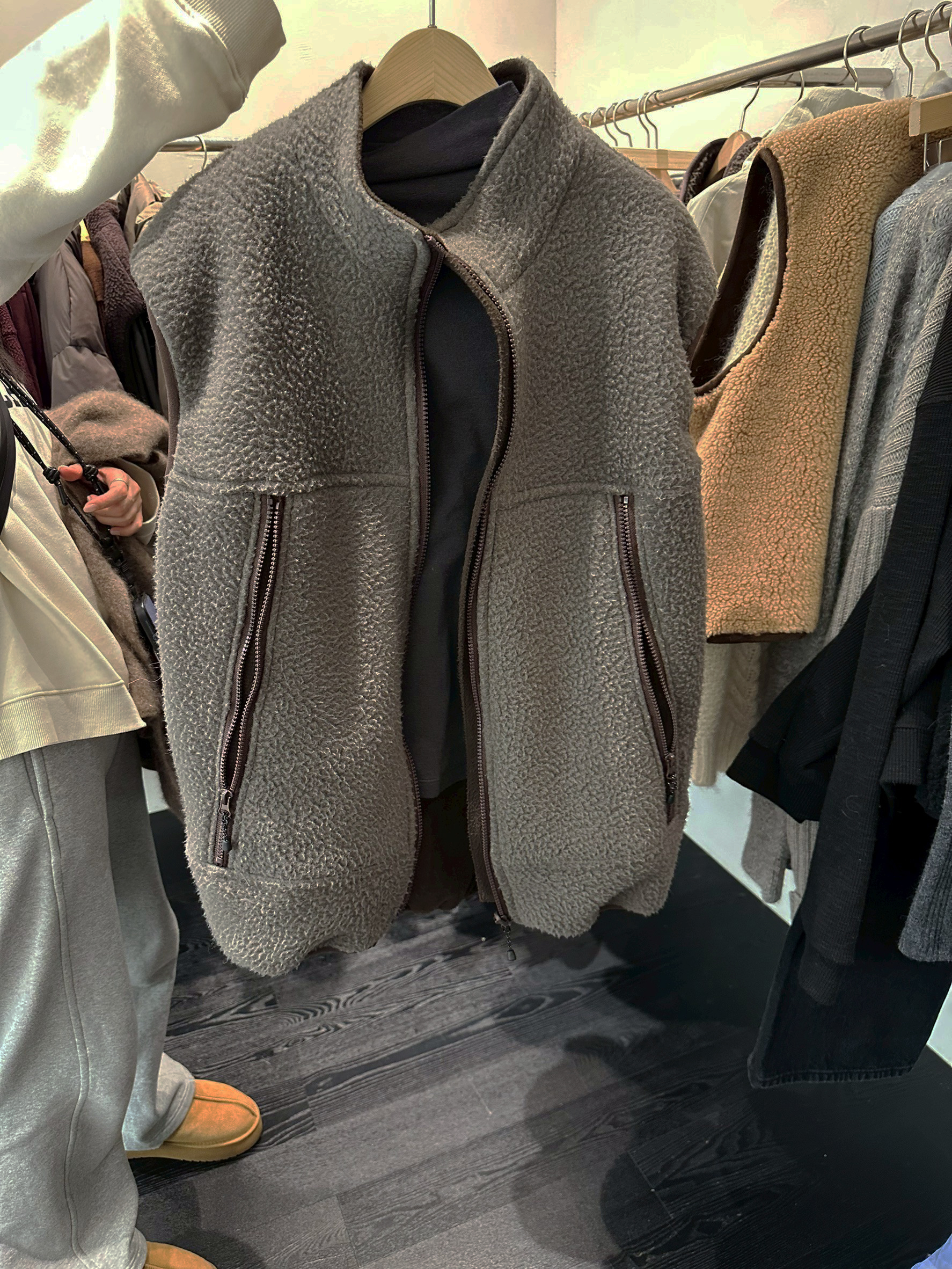 B18.小包肩立領毛毛背心外套