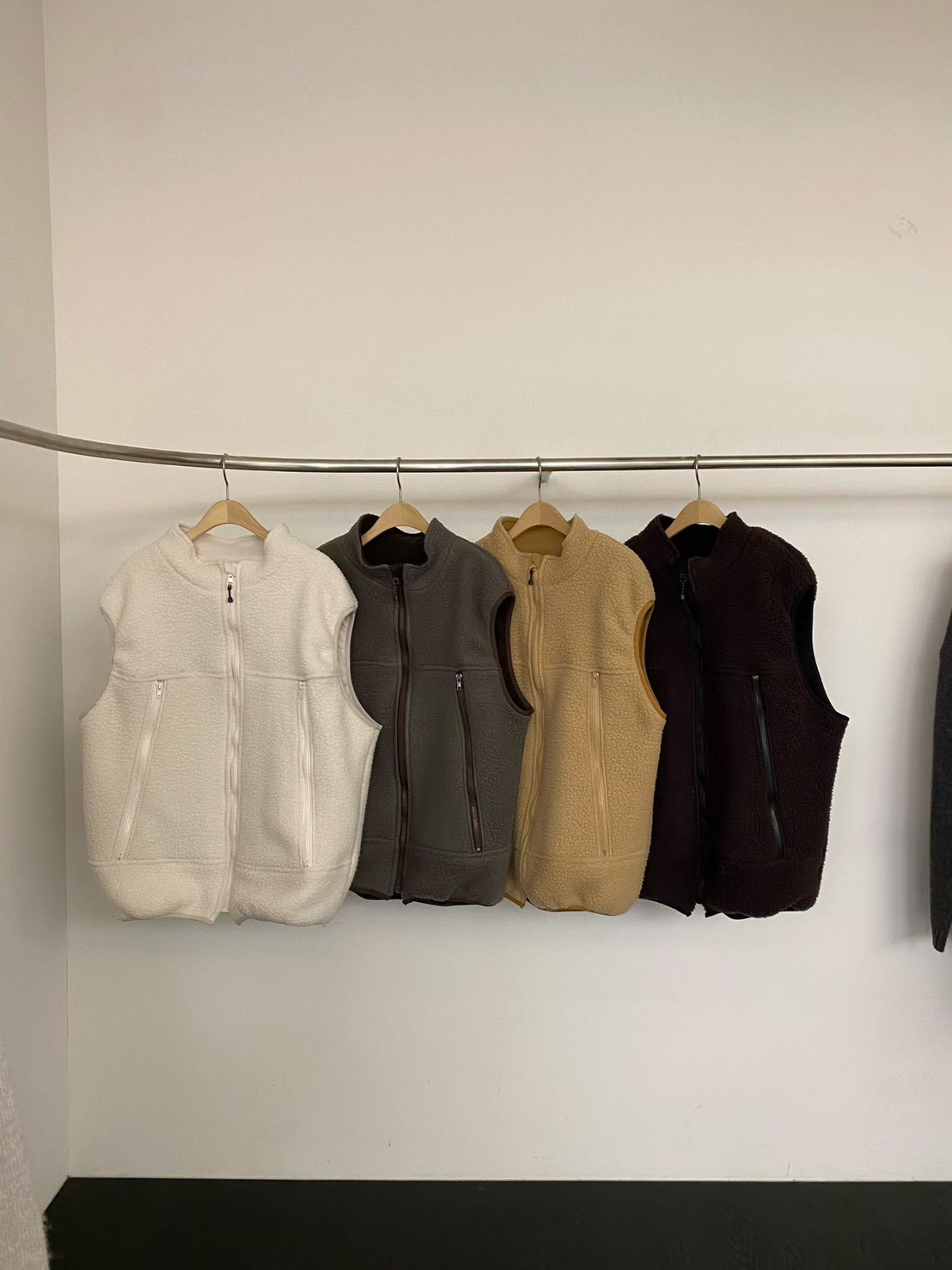 B18.小包肩立領毛毛背心外套