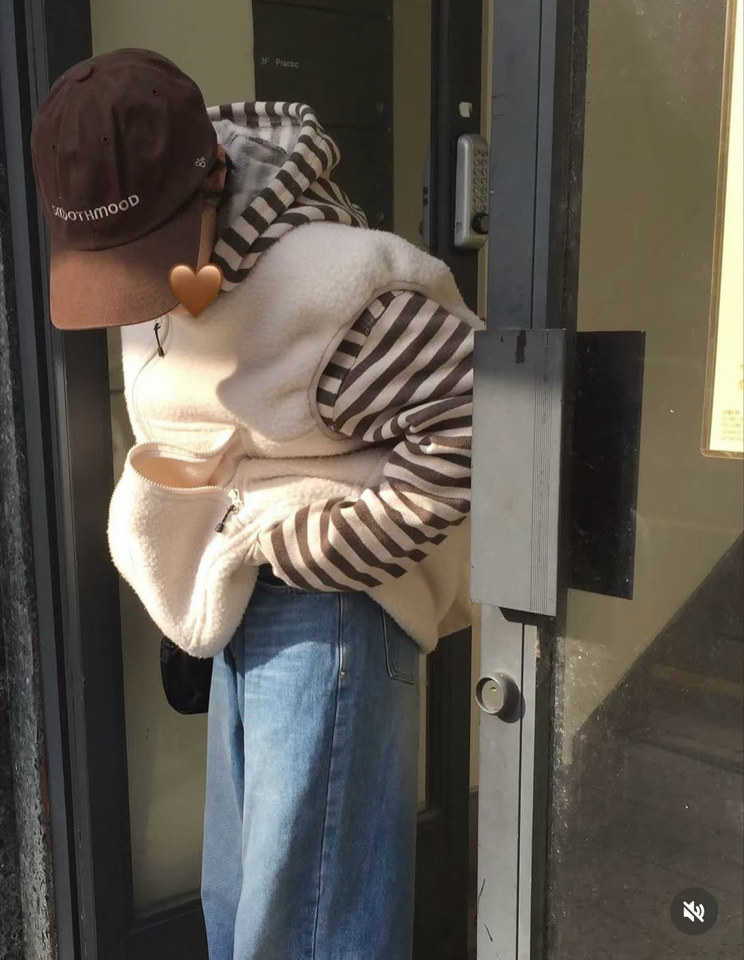 B18.小包肩立領毛毛背心外套