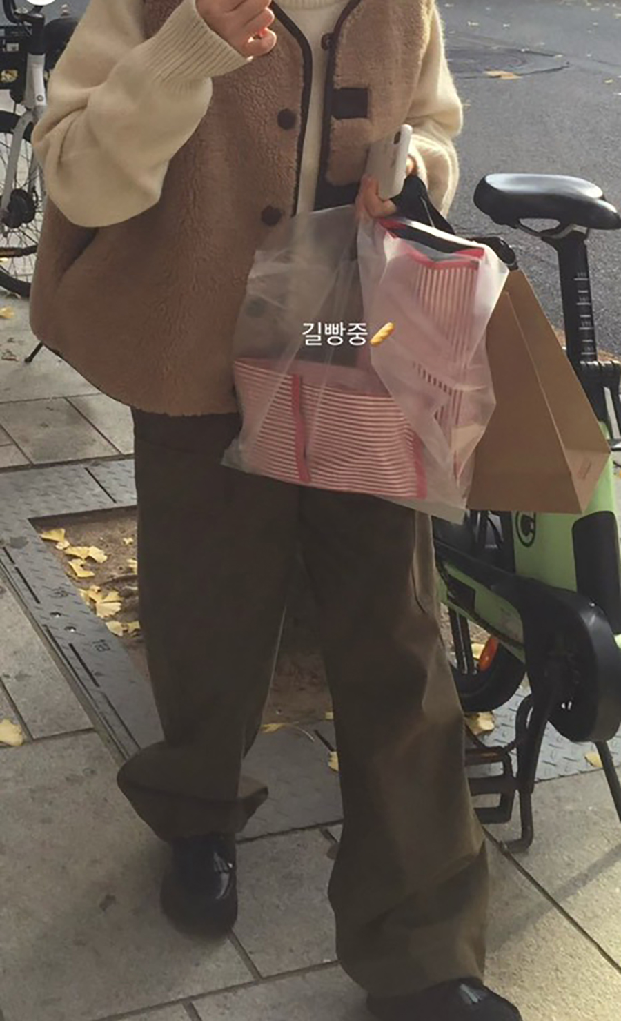 B20.兩面穿排釦羊羔毛背心外套