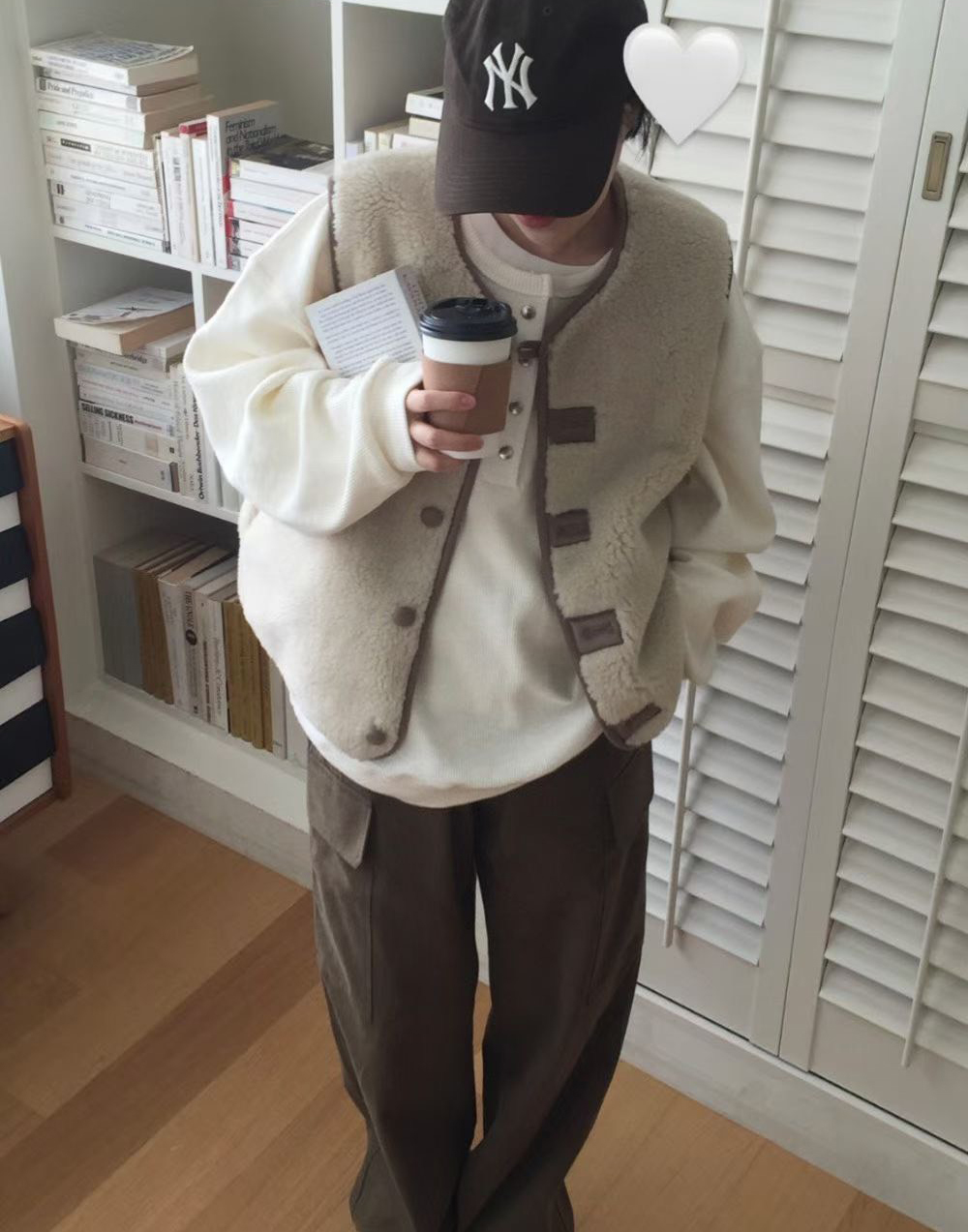 B20.兩面穿排釦羊羔毛背心外套