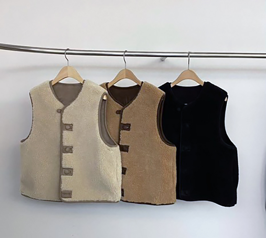 B20.兩面穿排釦羊羔毛背心外套