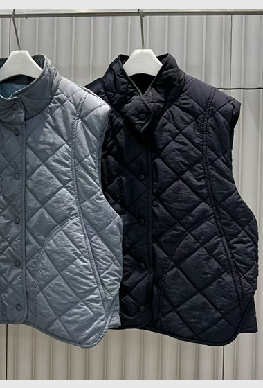 B38.帽可調家內毛毛菱格紋背心