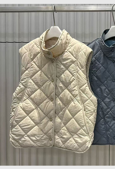 B38.帽可調家內毛毛菱格紋背心