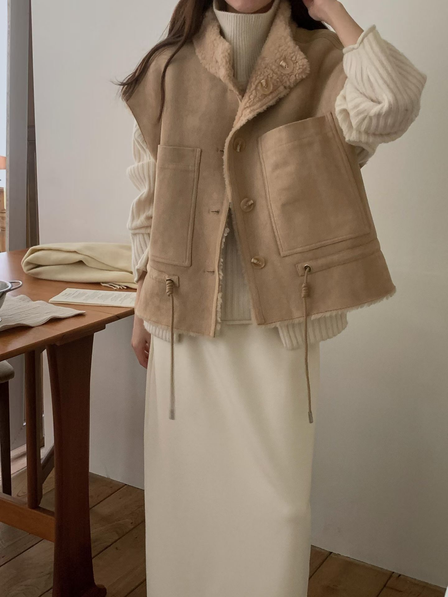 B60.正反2WAY羊羔毛包肩大口袋背心