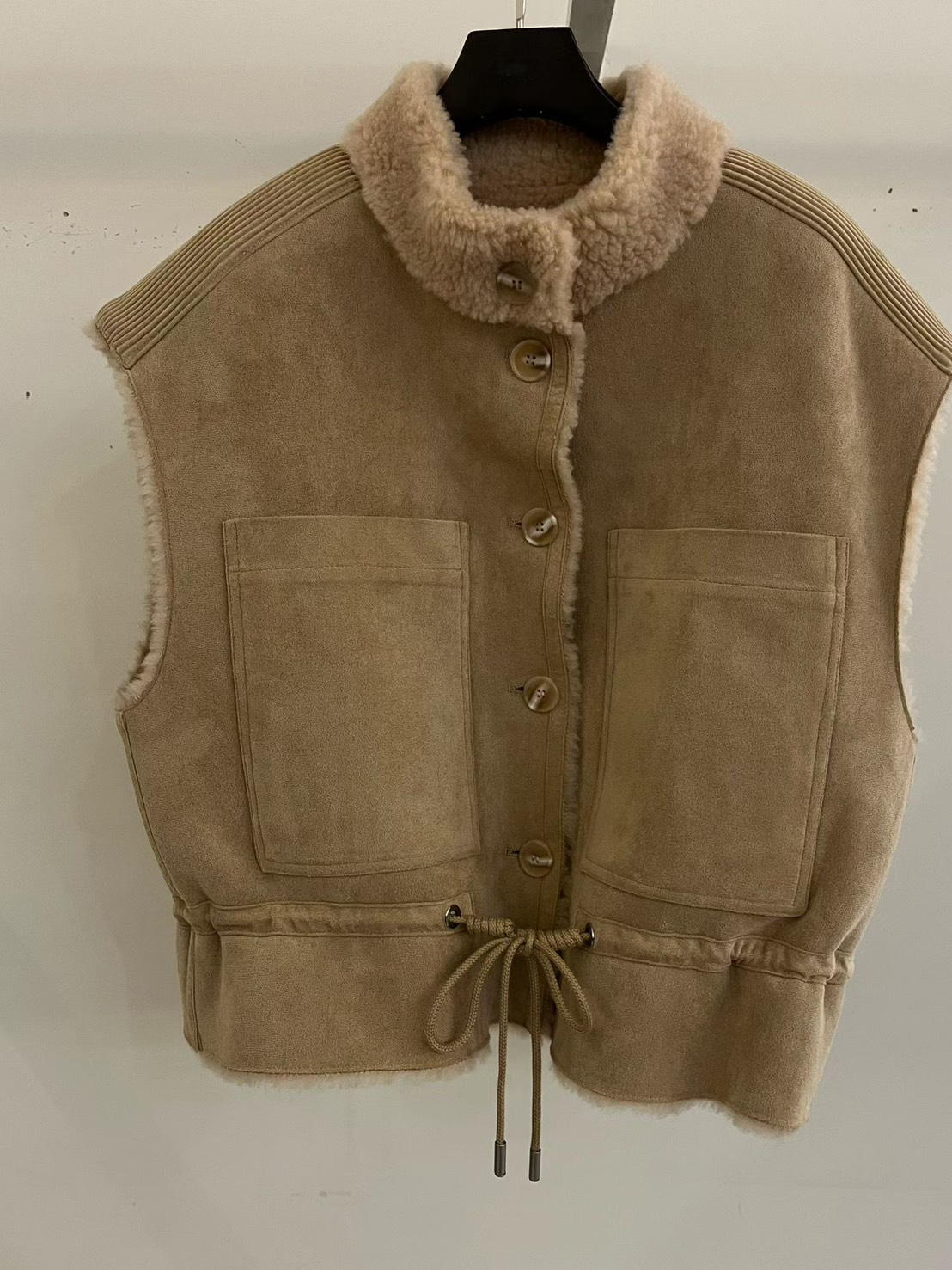 B60.正反2WAY羊羔毛包肩大口袋背心