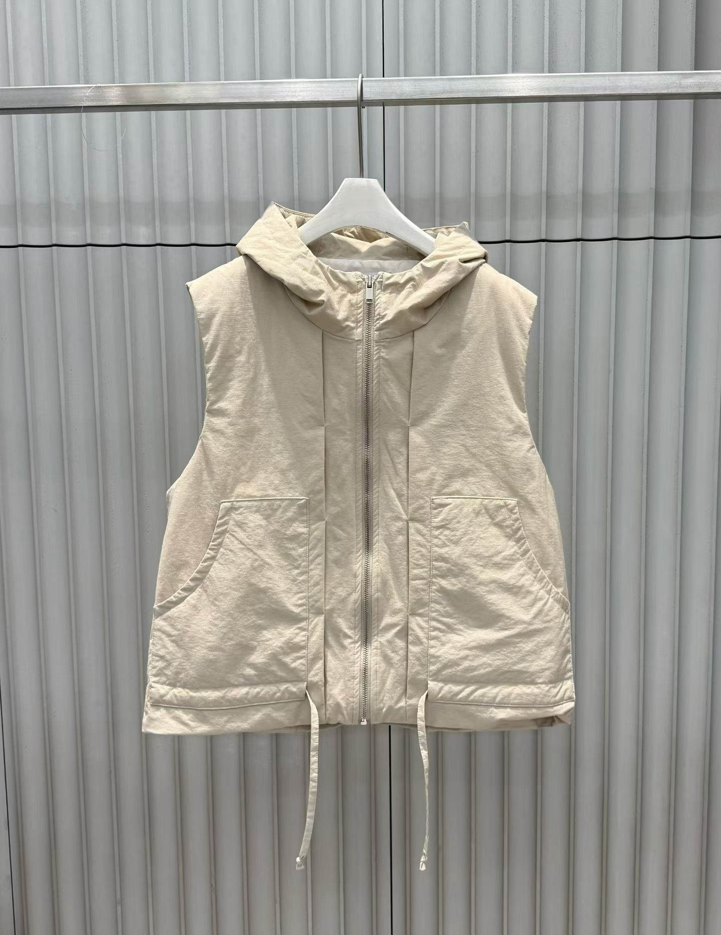 B105.帽可調家大地色連帽背心外套