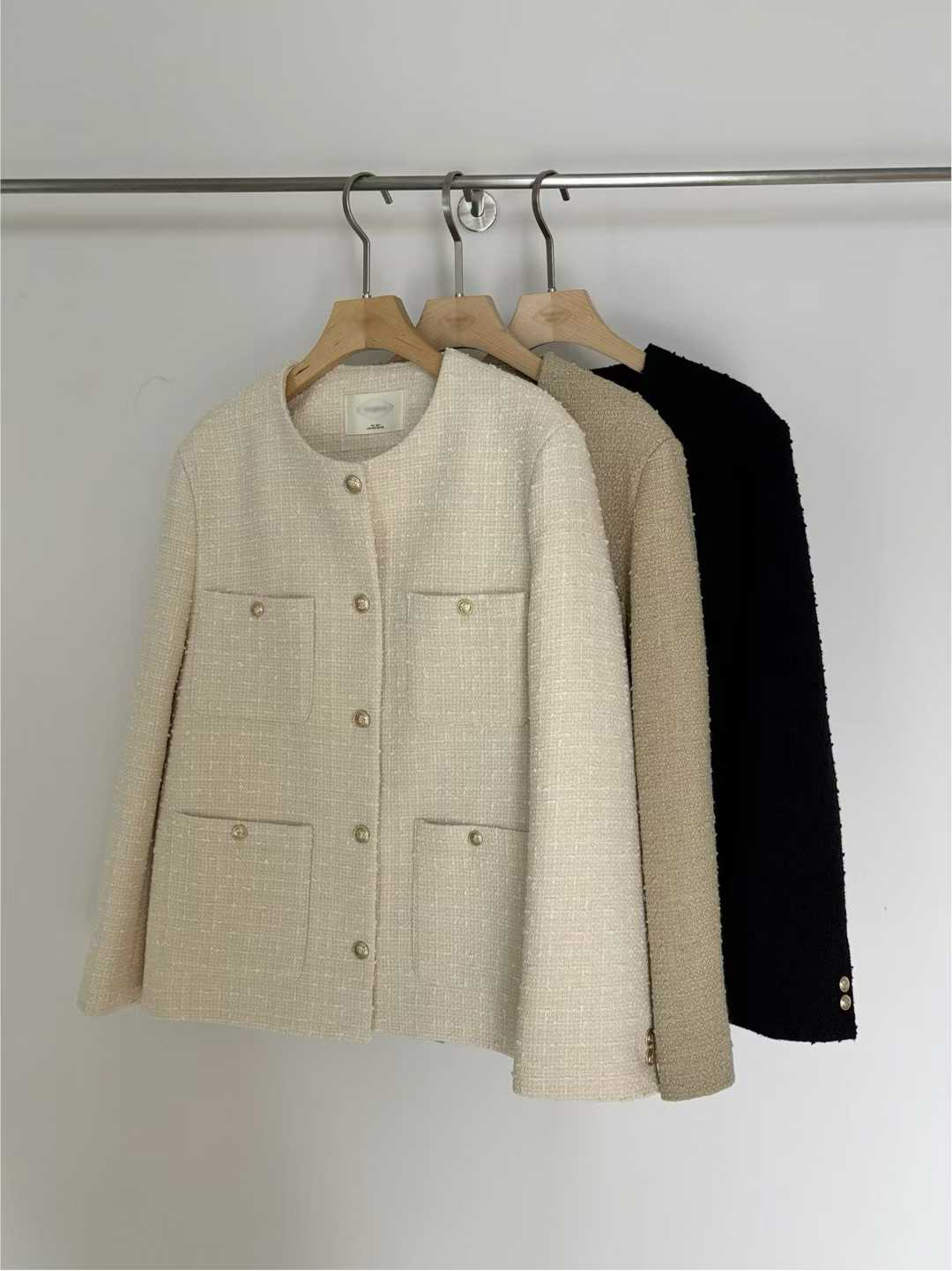 A68.小V家30%WOOL金釦小香外套