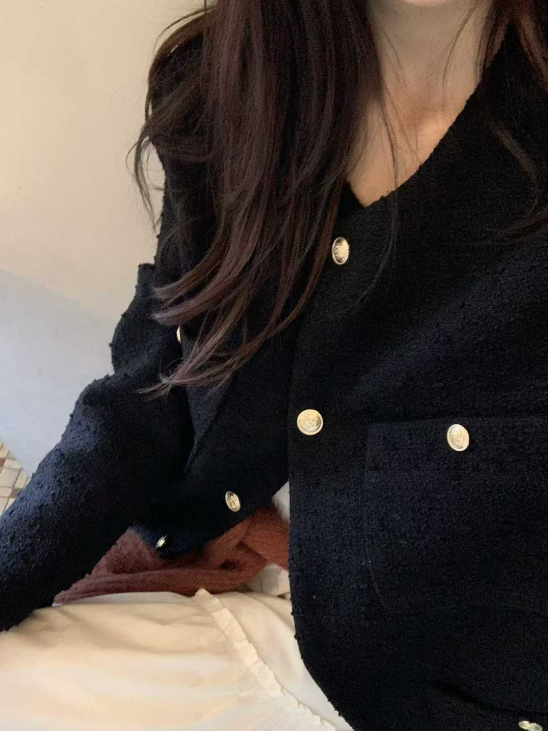 A68.小V家30%WOOL金釦小香外套