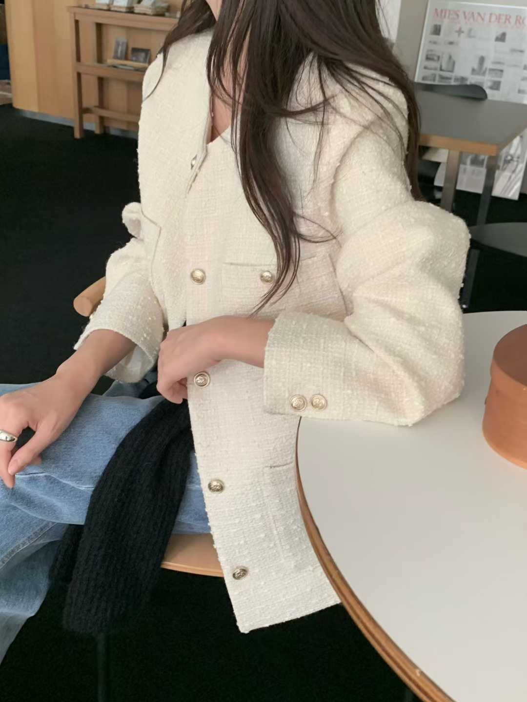 A68.小V家30%WOOL金釦小香外套