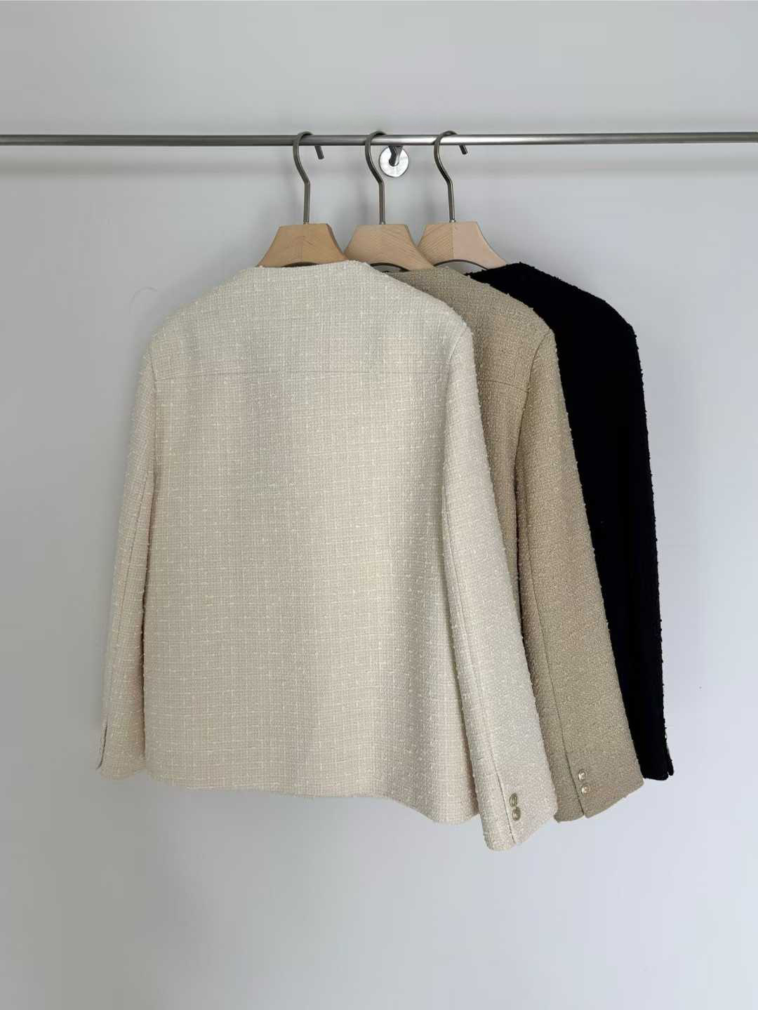 A68.小V家30%WOOL金釦小香外套