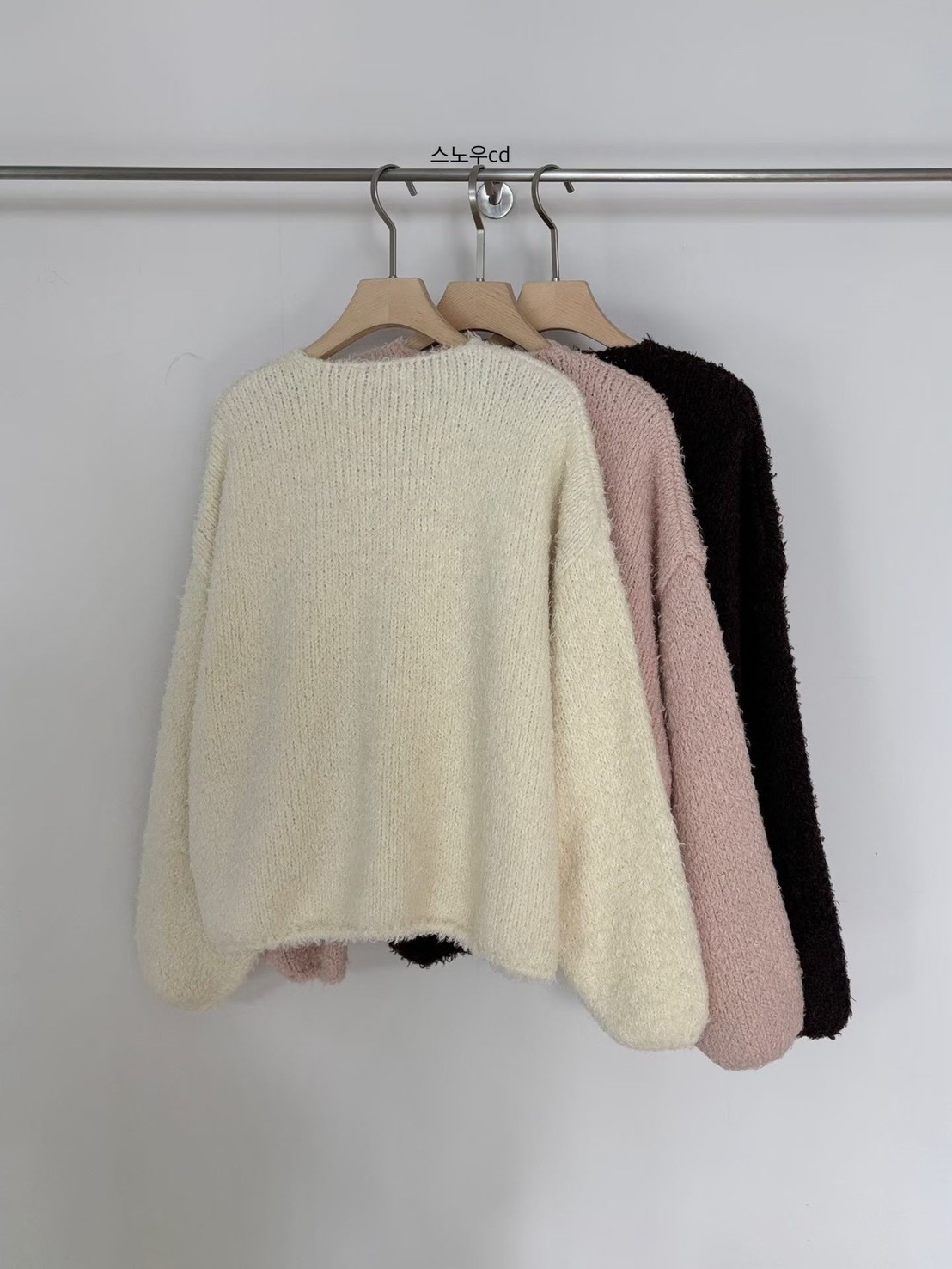 A18.小V家柔美圓領駝羊毛毛衣外套