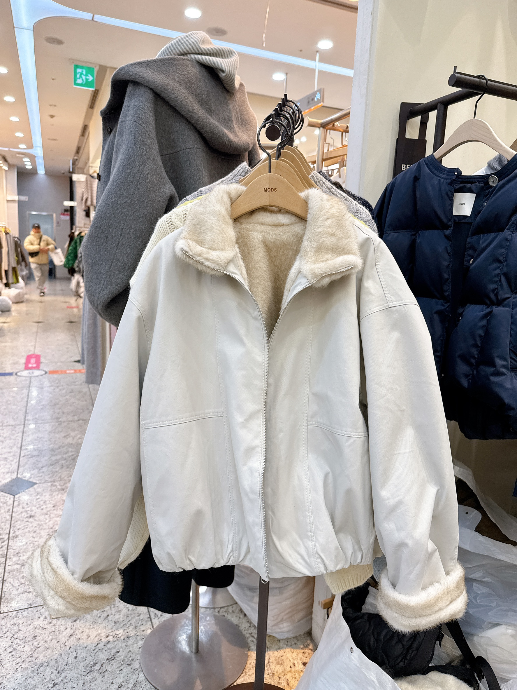 B94.可愛落肩內毛毛翻領外套