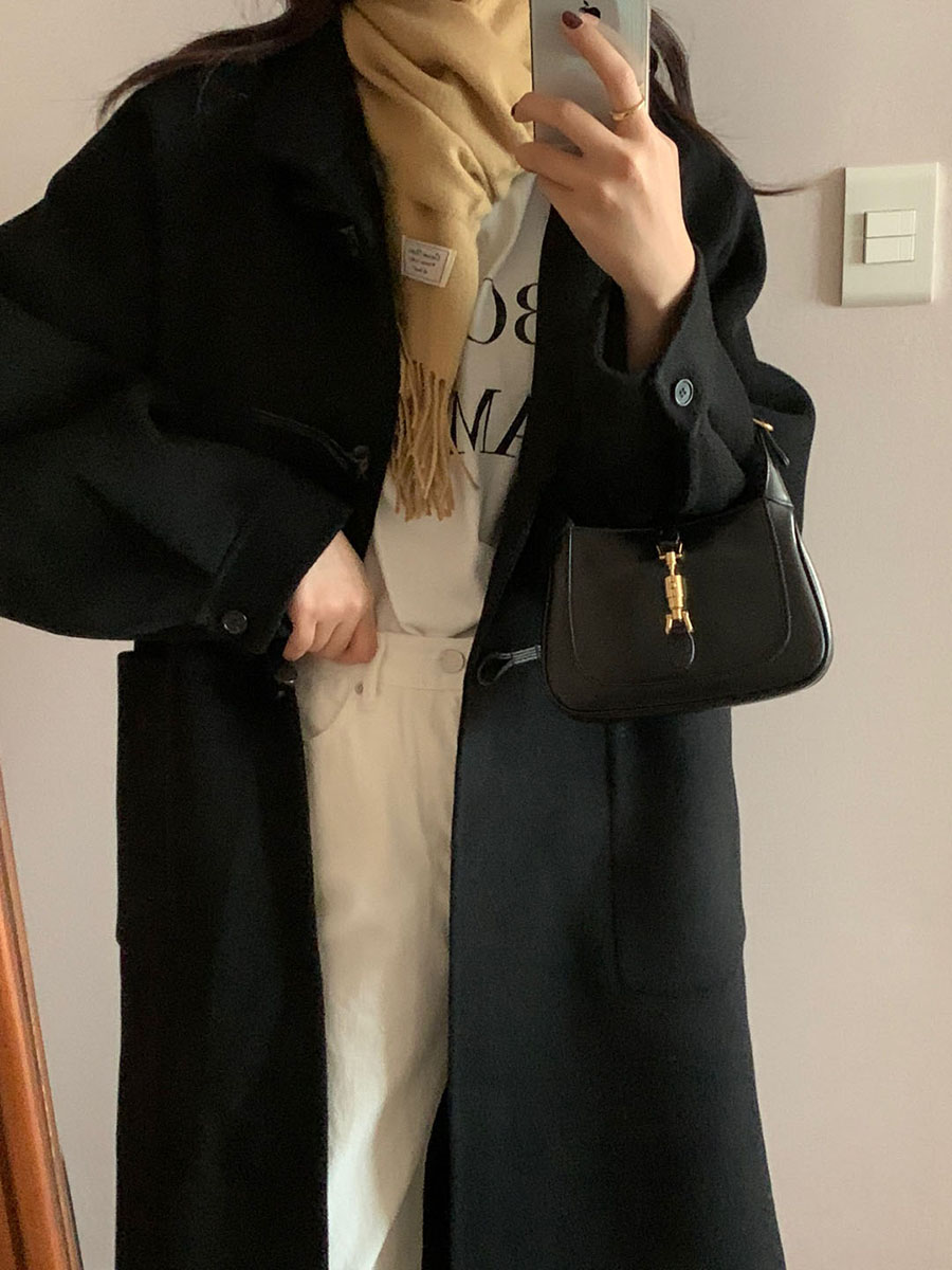 B21.小V家翻領皮織牛角釦羊毛手工大衣