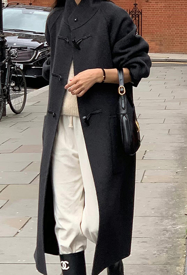 B21.小V家翻領皮織牛角釦羊毛手工大衣