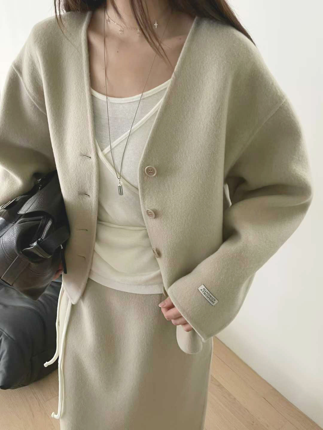 俐落80%WOOL手工短大衣