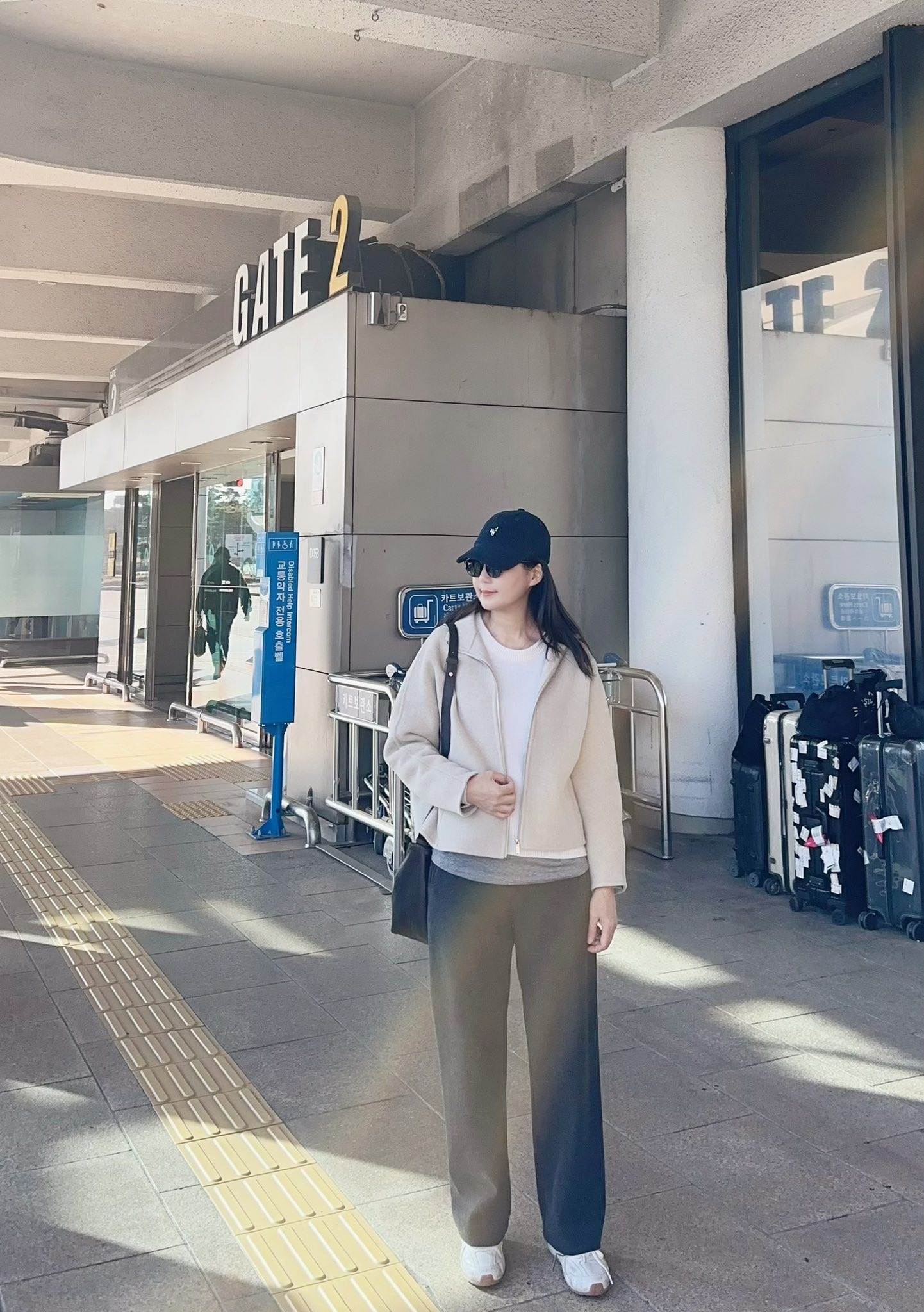 A23.俐落好穿立領拉鍊手工短大衣